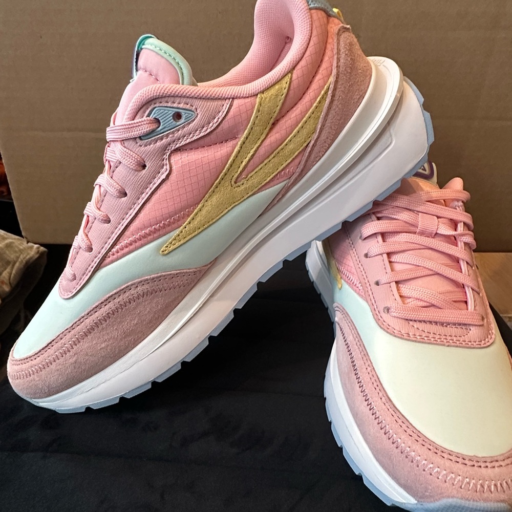 Fila kids Pink and White Sneakers
Size 7